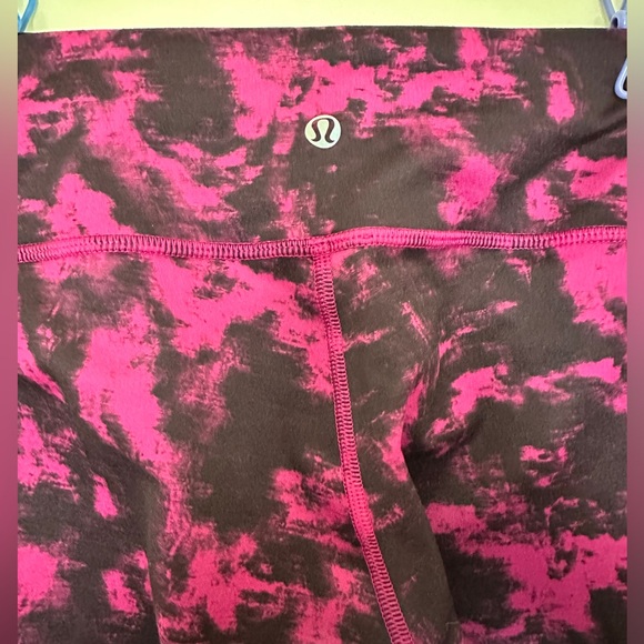 NWT lululemon leggings! Size 4 - Picture 3 of 6